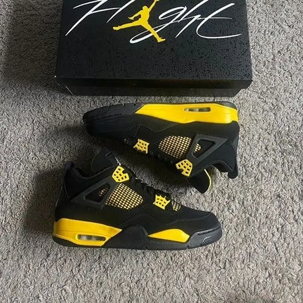 Air-Jordan-Retro-4-Thunder-Black-Yellow-Shoes-For-Men-Sf61.Webp Air Jordan Retro 4 Thunder Black Yellow Shoes For Men (Sf61)