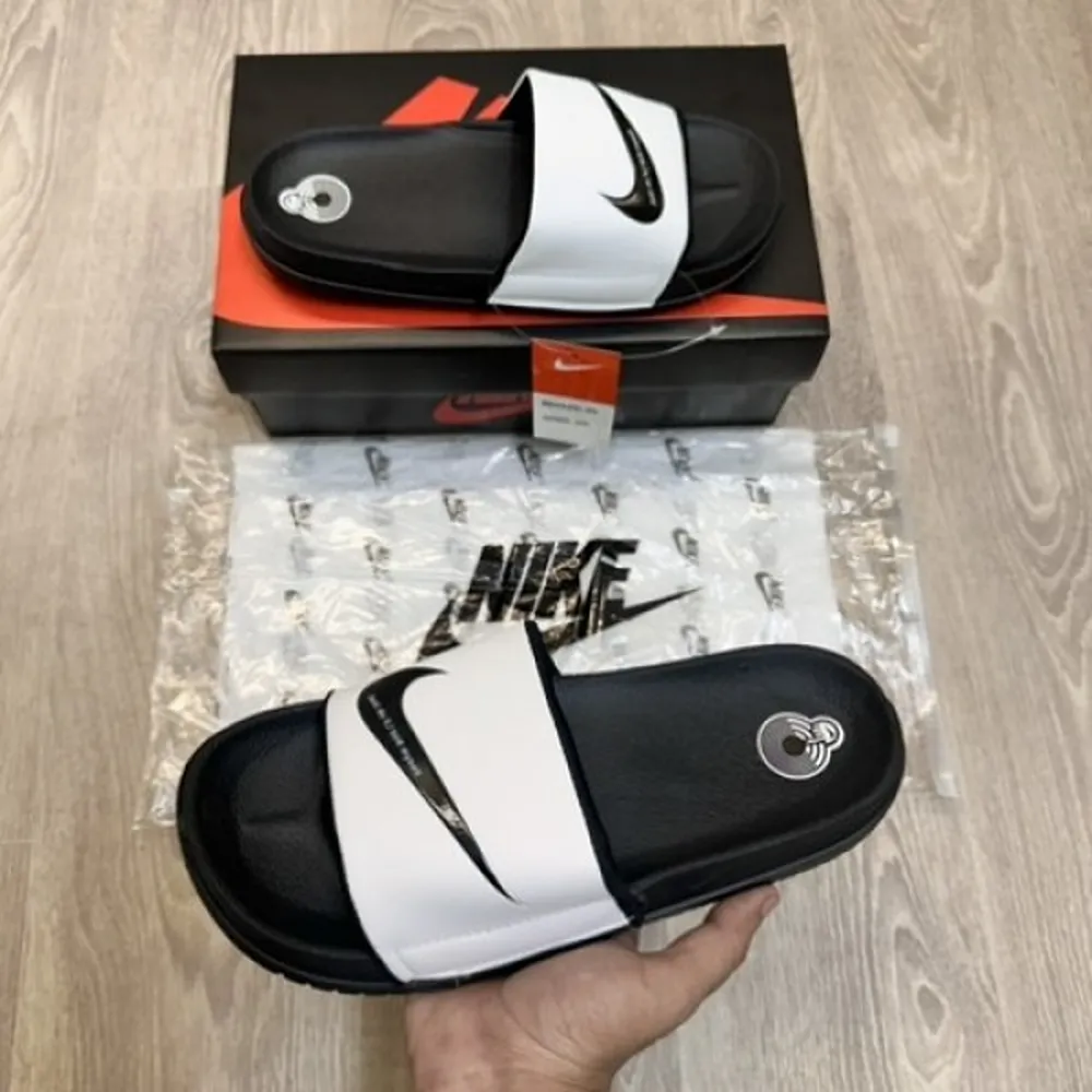 Classy-Nike-Offcourt-White-Black-Flip-Flopss-For-Men-Bh987.Webp Classy Nike Offcourt White Black Flip Flopss For Men (Bh987)