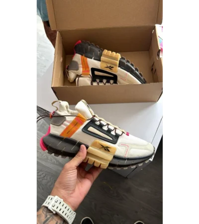 Classy Rebook Zig Kinetica Cream Shoes For Men (S1H63)