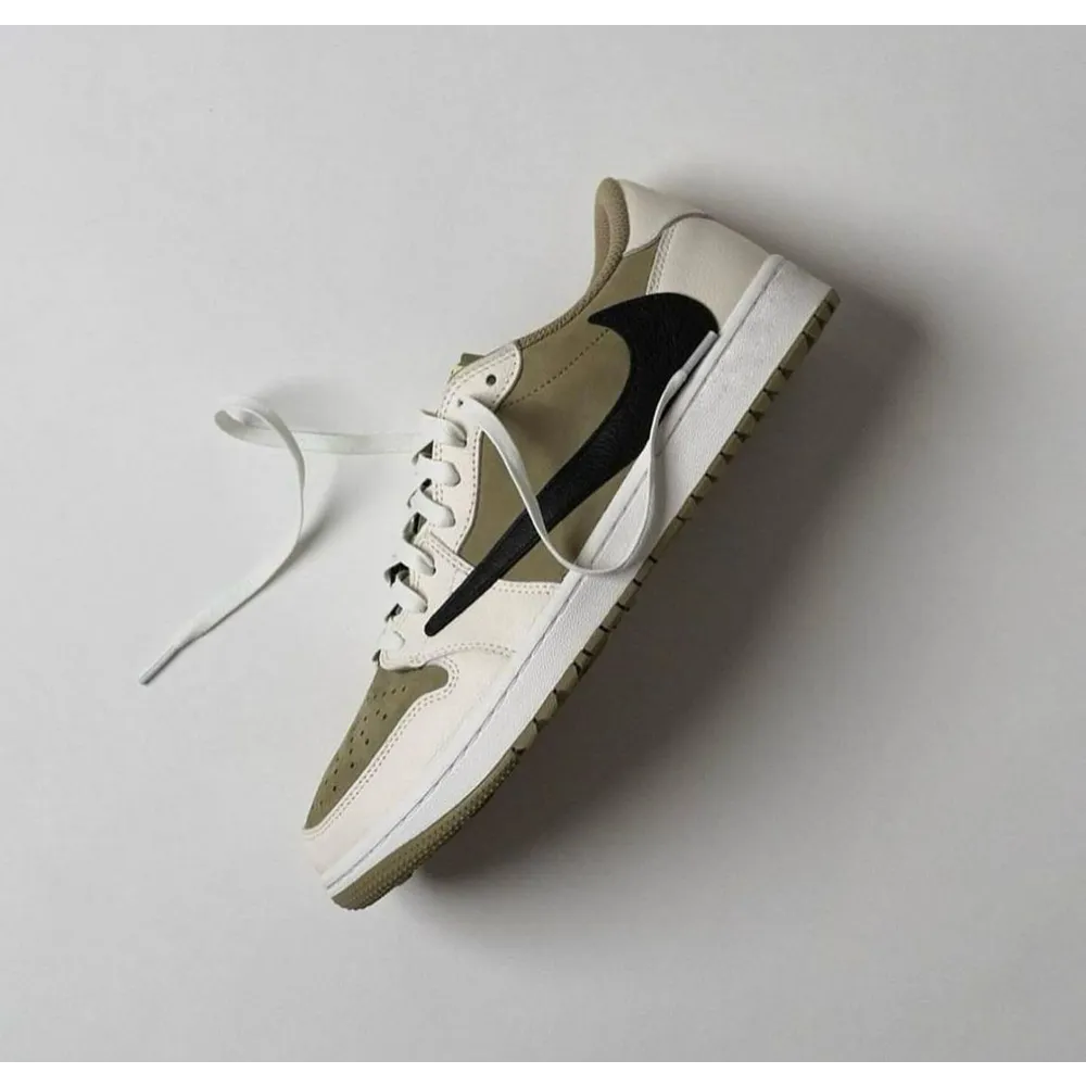 Imported-Nike-Air-Jordan-Retro-1-Low-Travis-Scott-X-Golf-With-Og-Box-Bh423.Webp Imported Nike Air Jordan Retro 1 Low Travis Scott X Golf With Og Box (Bh423)