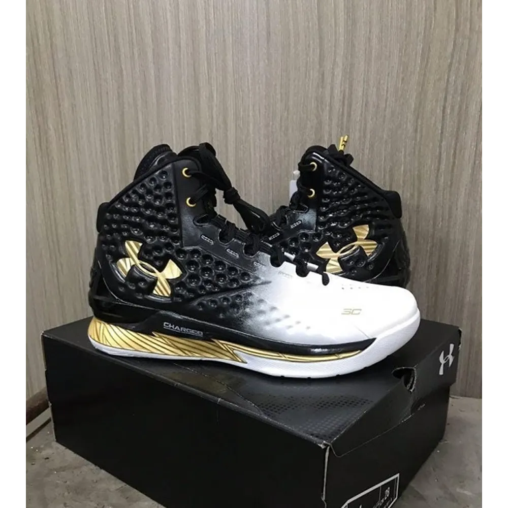 Imported-Under-Armour-Stephen-Curry-1-Black-White-Gold-Shoes-For-Men-Sw5925.Webp Imported Under Armour Stephen Curry 1 Black White Gold Shoes For Men (Sw5925)