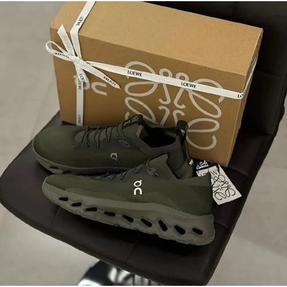 Loewe-X-On-Cloud-Tilt-2-Olive-Green-Sneakers-For-Men-Bsf352.Webp Loewe X On Cloud Tilt 2 Olive Green Sneakers For Men (Bsf352)