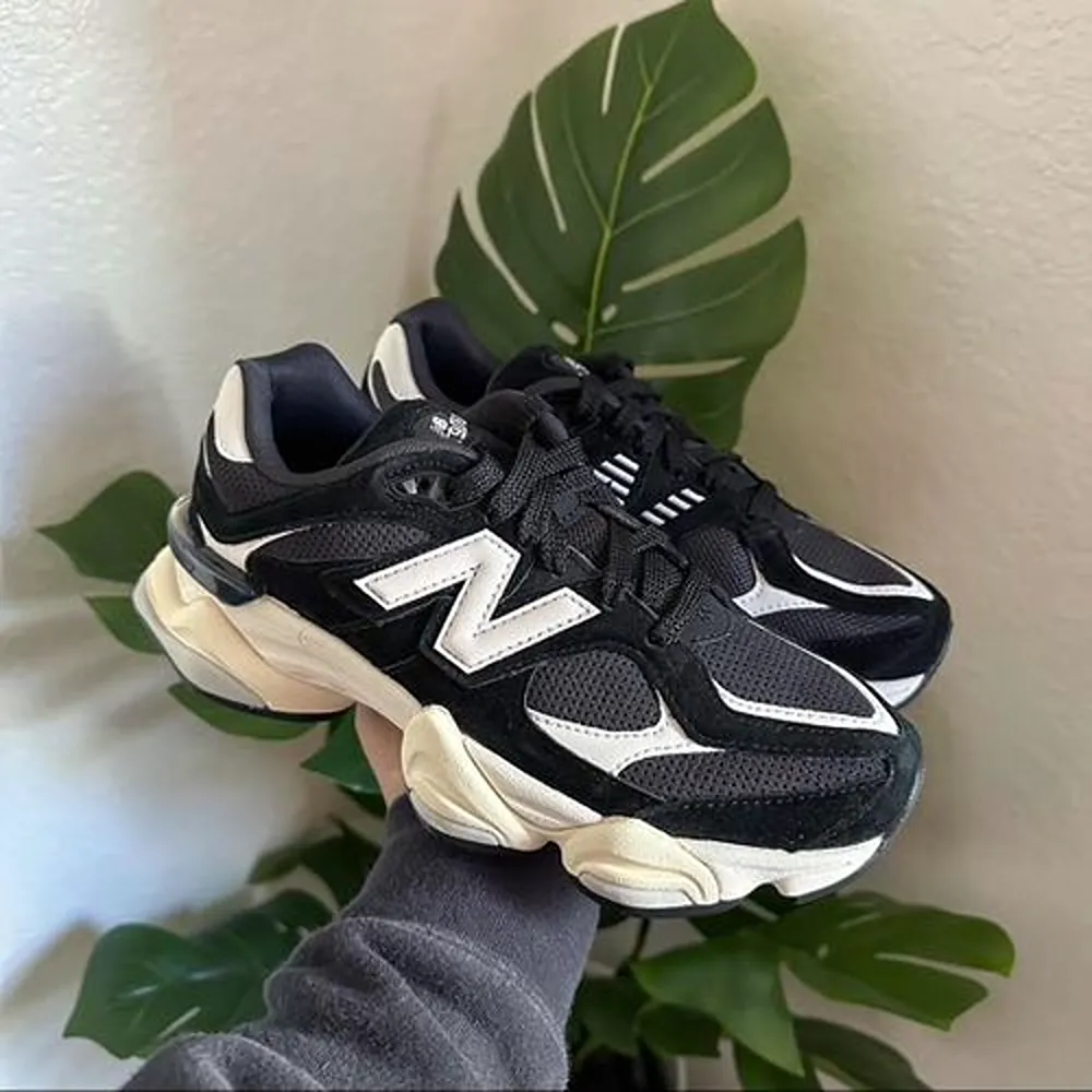 New-Balance-9060-Black-White-Shoes-For-Men-Hs202.Webp New Balance 9060 Black White Shoes For Men (Hs202)
