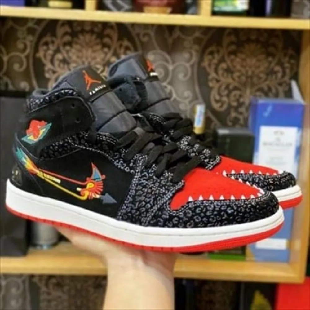 Nike-Air-Jordan-1-Mid-Se-Siempre-Familia-Black-Red-Men-Shoes-Ft546.Webp Nike Air Jordan 1 Mid Se Siempre Familia Black Red Men Shoes (Ft546)