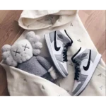 Nike Air Jordan Retro 1 Mid Light Smoke Grey Shoes For Men (BOT511) - Image 2