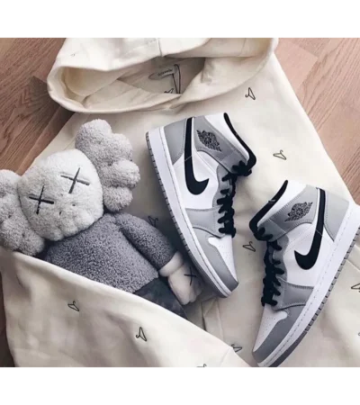 Nike Air Jordan Retro 1 Mid Light Smoke Grey Shoes For Men (BOT511) - Image 2