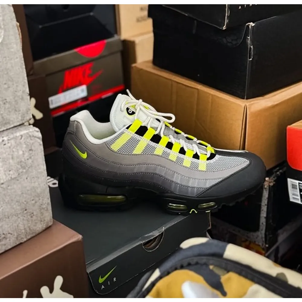 Nike-Air-Max-95-Neon-Shoes-For-Men-Sl568.Webp Nike Air Max 95 Neon Shoes For Men (Sl568)