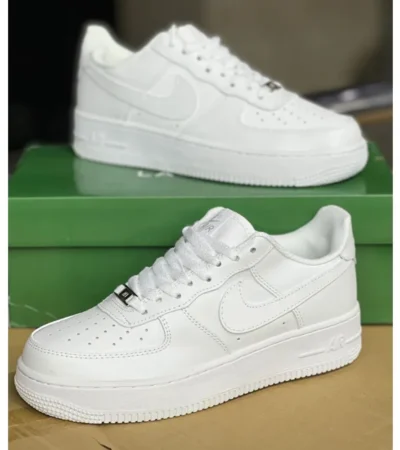 Nike Air White Sneakers For Men (LAZ315)