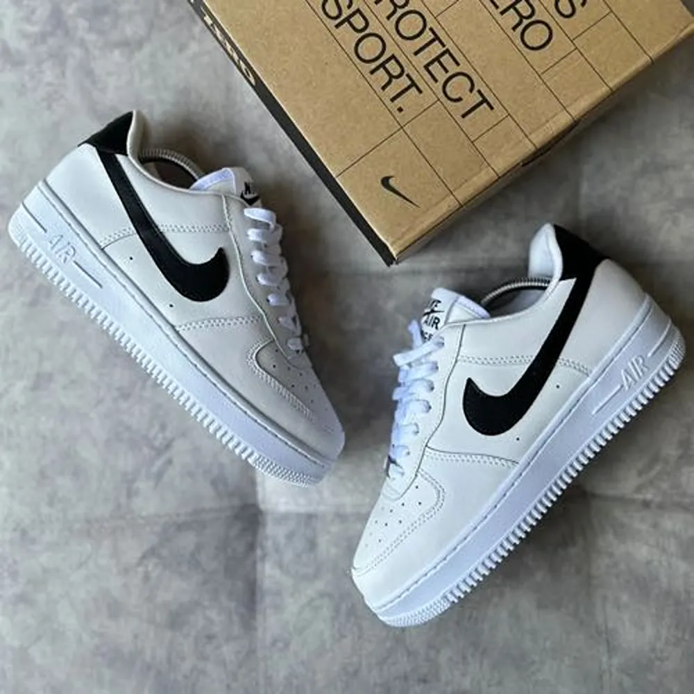 Nike-Airforce-1-07-Low-White-Black-Shoes-For-Men-Hs34.Webp Nike Airforce 1 07 Low White Black Shoes For Men (Hs34)