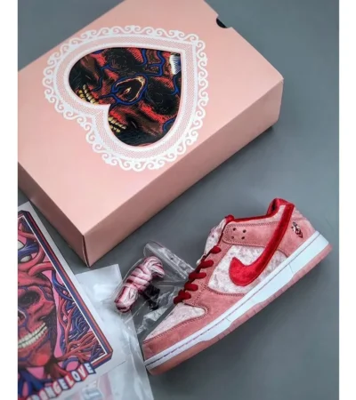 Nike Sb Dunk Low Strange Love Shoes For Men (SZ69)