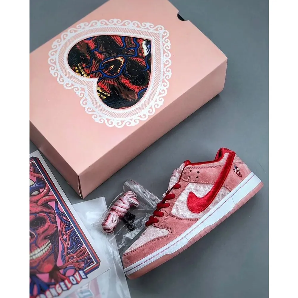 Nike-Sb-Dunk-Low-Strange-Love-Shoes-For-Men-Sz69.Webp Nike Sb Dunk Low Strange Love Shoes For Men (Sz69)