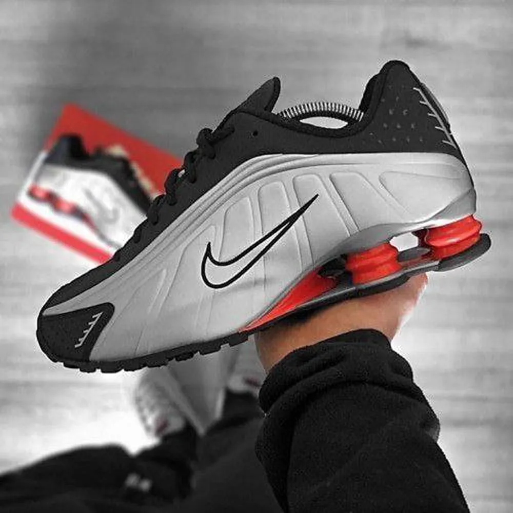 Nike-Shox-R4-Black-Metallic-Silver-Shoes-For-Men-Bot62.Webp Nike Shox R4 Black Metallic Silver Shoes For Men (Bot62)