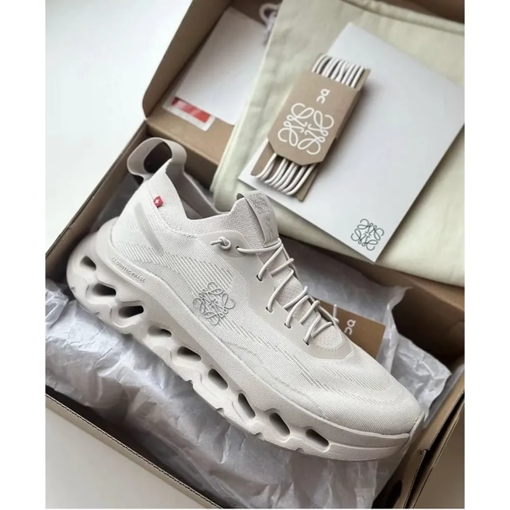 On-Cloud-Tilt-X-Loewe-All-White-Shoes-For-Men-Sl435.Webp On Cloud Tilt X Loewe All White Shoes For Men (Sl435)