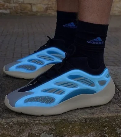 Classy Adidas Yeezy 700 V3 Arzareth Shoes For Men (SHH07801)
