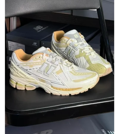 Trendy New Balance 1906R Lunar New year White Shoes For Men (SHUB609)