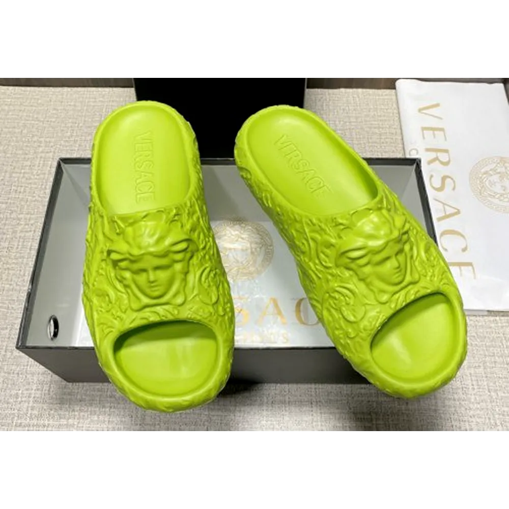 P-Photo-2024-12-13-11-47-43-12-04-47-556852.Webp Luxurious Versace Medusa Dimension Slides For Men (Sig731)