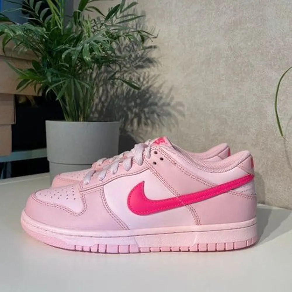P-Photo-2024-12-14-09-28-26-09-42-15-998937.Webp Trendy Nike Sb Dunk Low Triple Pink Shoes For Women (Sfs1885)
