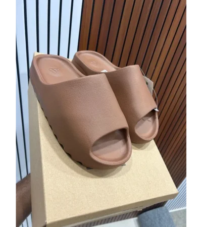 Luxurious Adidas Yeezy Slides For Men (SFS1889)