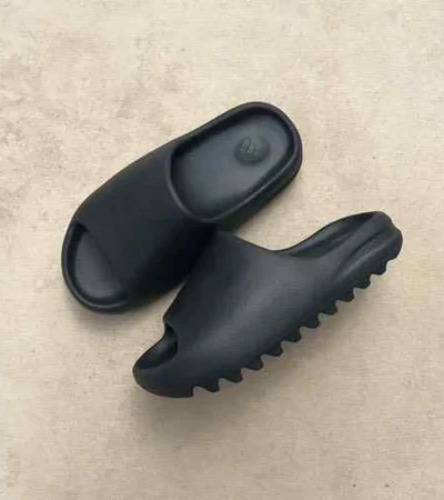 Premium Adiads Yeezy Slide Black For Men (SP513)
