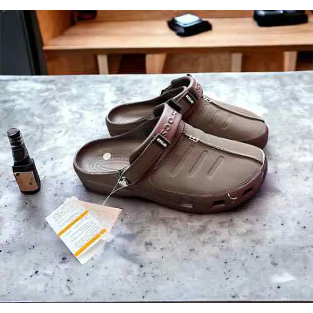Premium-Crocs-Yukoon-Brown-Clogs-For-Men-Sp475.Webp Premium Crocs Yukoon Brown Clogs For Men (Sp475)